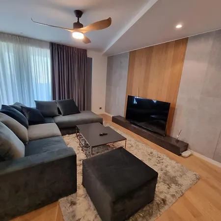 New Luxury Tourist Aviatiei Tower Bucureşti