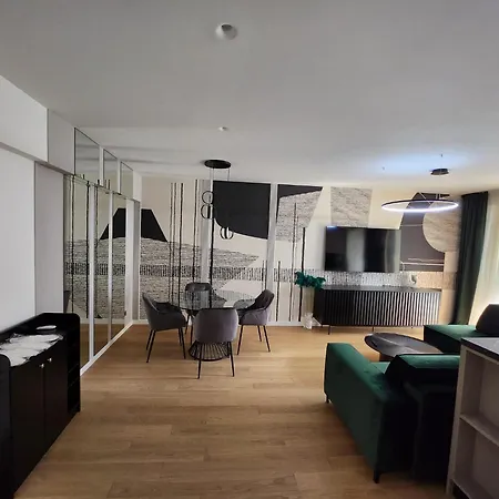New Luxury Tourist Aviatiei Tower アパート ブカレスト