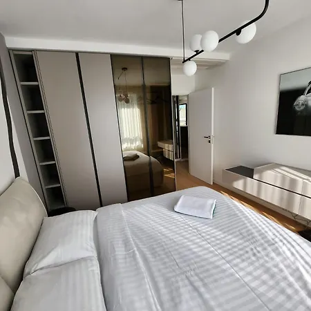 New Luxury Tourist Aviatiei Tower アパート *